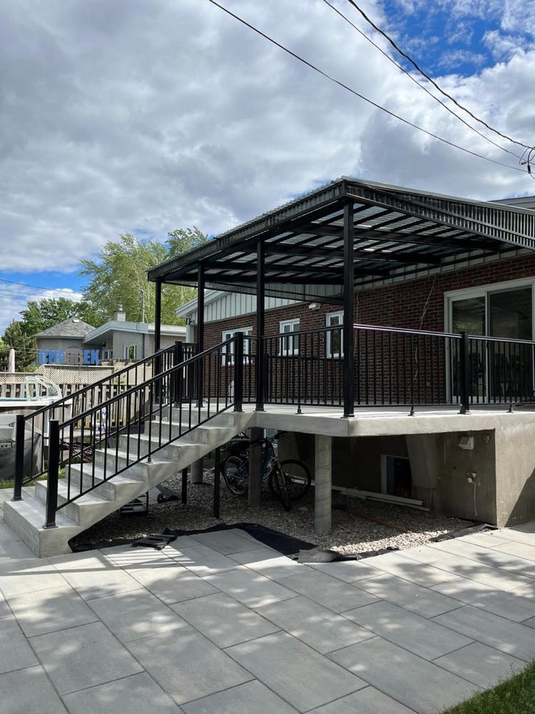 Deck with aluminum structure and awning